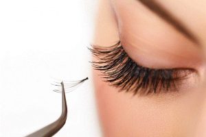 Planting eyelashes کاشت مژه