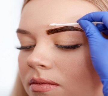 سایه ابرو بهتر است یا میکروبیلدینگ